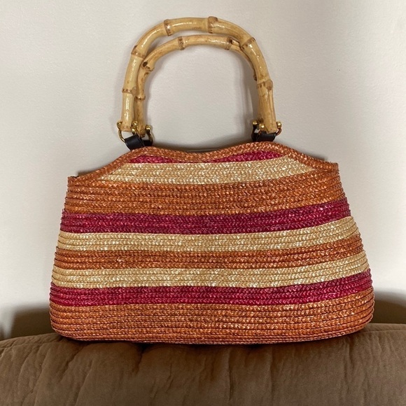 Gorgeous straw purse w/ bamboo handles. Snap closure and several inner pockets - Picture 1 of 5
